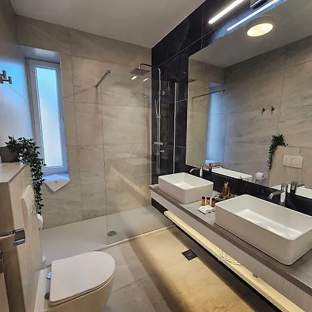 Ma Pe Luxury Split