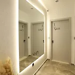 Ma Pe Luxury Split