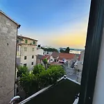 Ma Pe Luxury