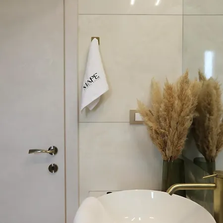 Ma Pe Luxury Σπλιτ
