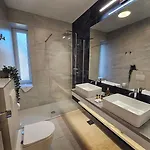 Ma Pe Luxury سبليت