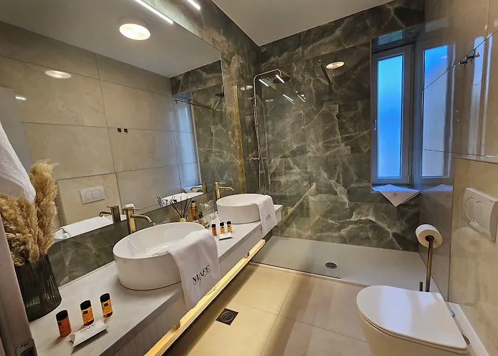 Ma Pe Luxury Split